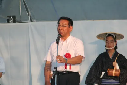 戸井田徹