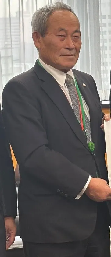 糸数健一